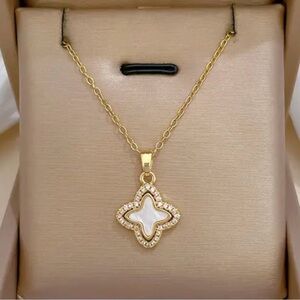 Elegant and Chic 18” Gold Necklace with White Clover Pendant